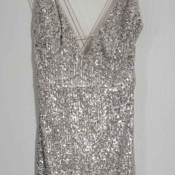 NWOT Aiden by Aiden Mattox Sequin V-Neck Cocktail Dress (Size 0) - Picture 2 of 4